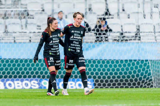 Piteås Josefin Johansson och Cecilia Edlund jublar
