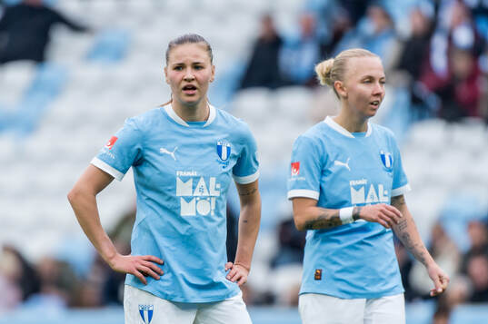 Malmö FFs Katariina Kosola och Nathalie Hoff Persson deppar
