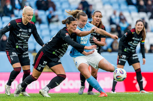 Piteås Jane Lawson Willis och Malmö FFs Sara Kanutte