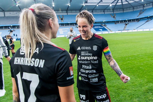 Piteås Selina Henriksson och Cecilia Edlund jublar