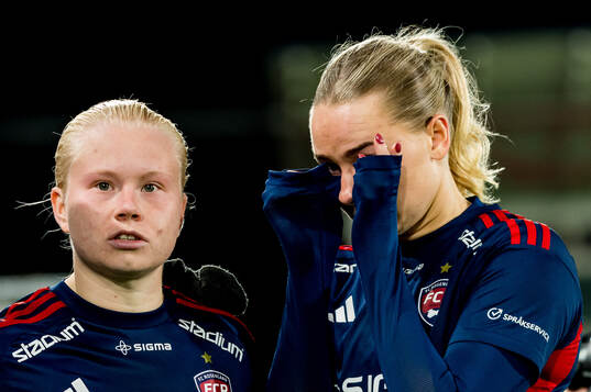 Rosengårds Anni Hartikainen och Emma Jansson deppar