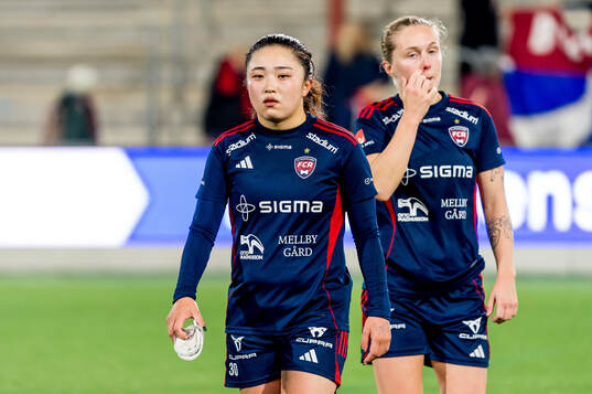 Rosengårds Aemu Oyama och Emilia Larsson deppar