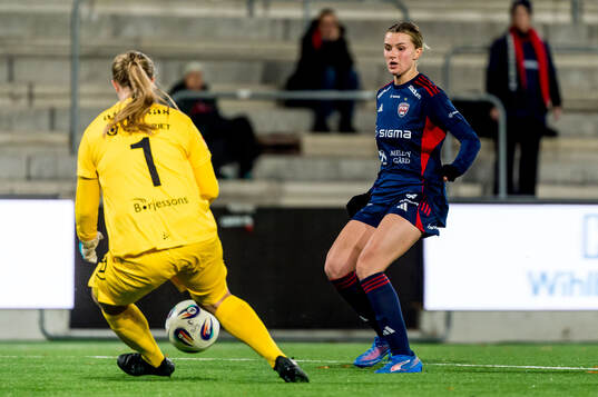Alingsås målvakt Alexandra Blom och Rosengårds Thea