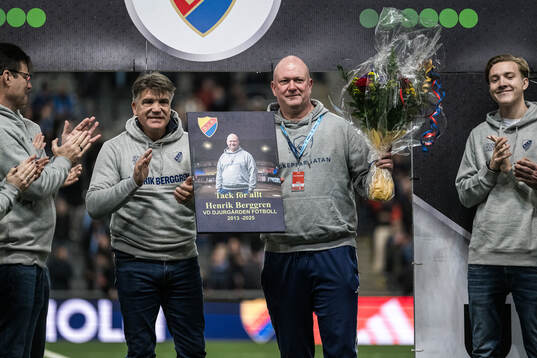 Djurgårdens VD Henrik Berggren tackas av