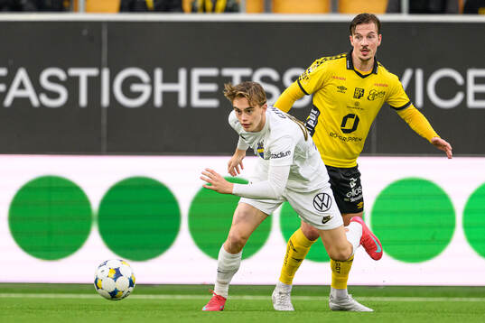 AIKs Yannick Geiger och Elfsborgs Simon Olsson