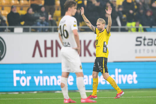 Elfsborgs Johan Larsson lämnar planen