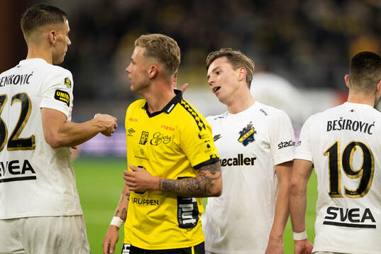 AIKs spelare jublar