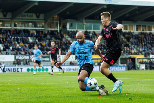 Brommapojkarnas Serge-Junior Martinsson Ngouali och