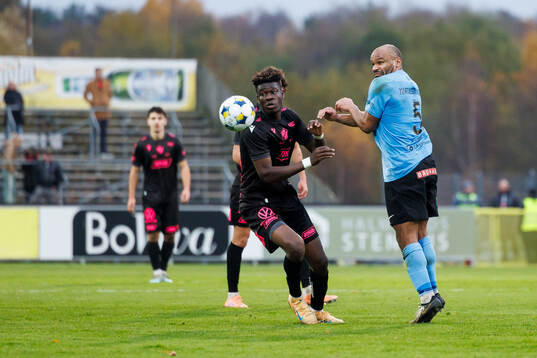 Halmstads Emmanuel Yeboah och Brommapojkarnas Serge-Junior