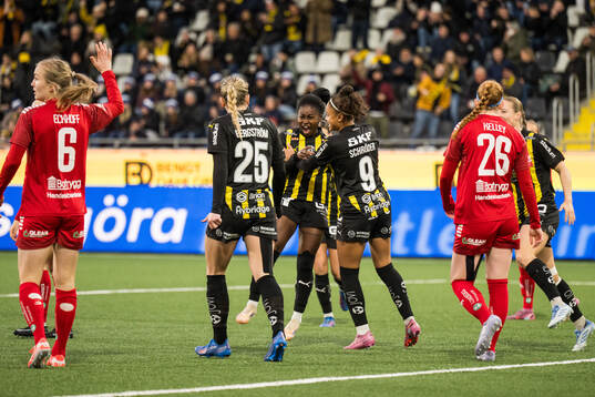 Häckens Monica Jusu Bah jublar