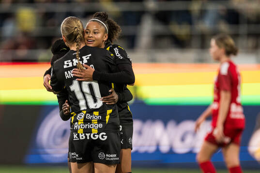 Bläddra bland fler bilder av Fotboll, Damallsvenskan, Häcken - Linköping
