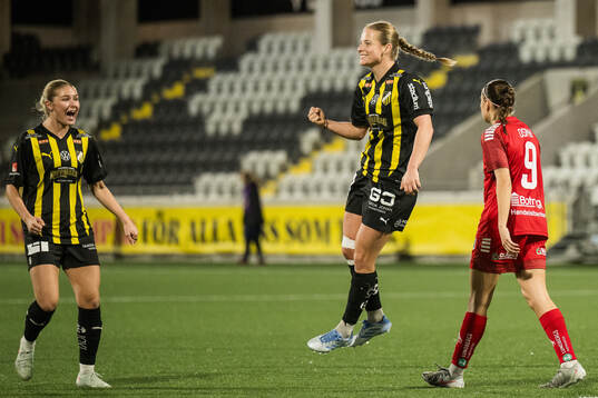 Häckens Anna Anvegård jublar