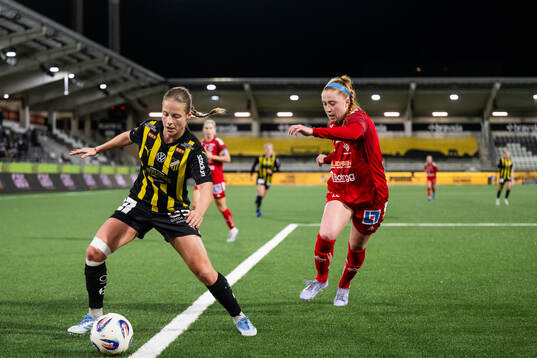 Häckens Anna Anvegård och Linköpings Moira Kelley