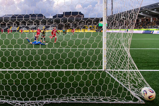 Häckens Felicia Schröder gör 2-0 bakom Linköpings