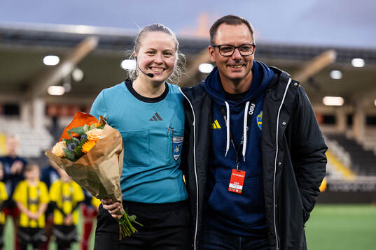 Assisterande domare Josefine Bastås uppmärksammas för