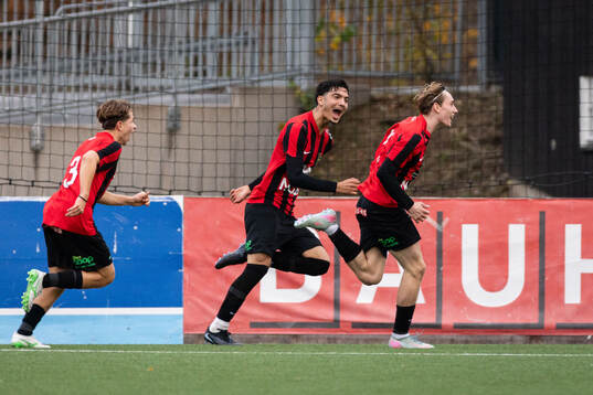 Brommapojkarnas Henry Lindgren jublar
