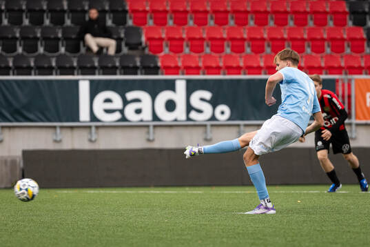 Malmö FFs Elliot Uddenäs gör 2-2 mål