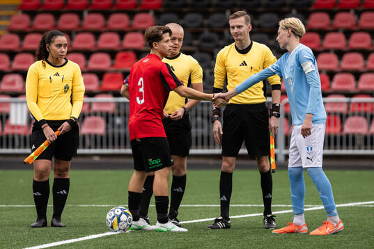 Brommapojkarnas Oliver Djurci och Malmö FFs Svante Källoff