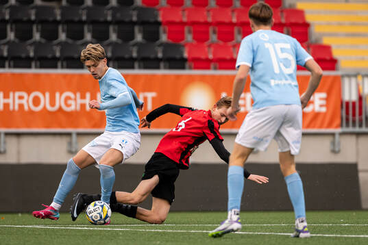 Malmö FFs Elliott Andersson och Brommapojkarnas  Malcolm