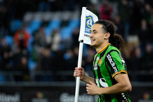 GAIS Amin Boudri jublar med en hörnflagga