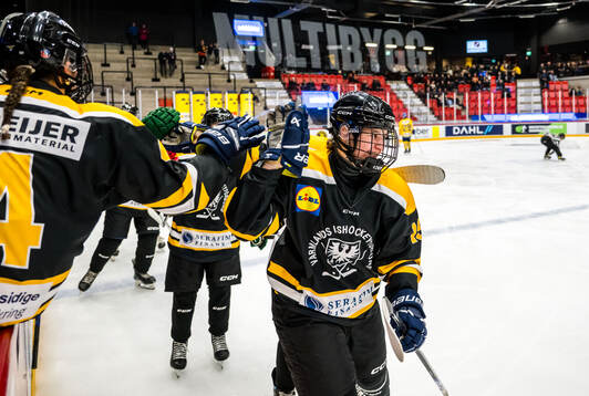 Värmlands Molly Nordqvist jublar