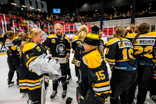 Värmlands målvakt Clara Björck och målvakt Joline