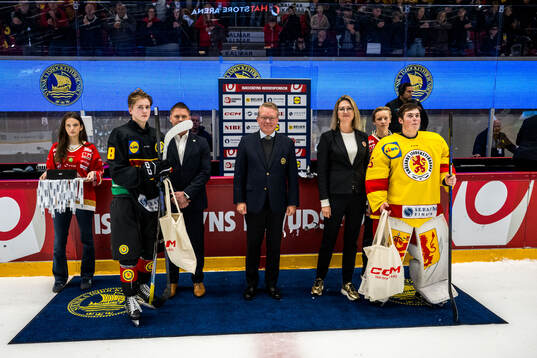 Skånes Philipn Herrlin och Smålands målvakt Hannes