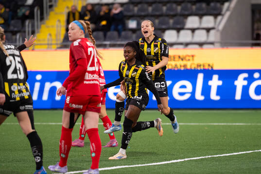 Häckens Monica Jusu Bah och Anna Anvegård