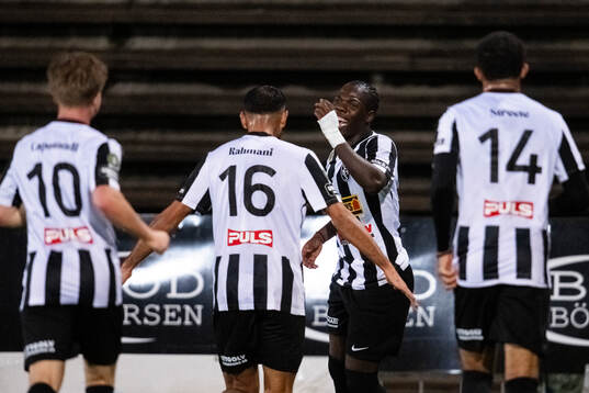 Landskronas Xavier Odhiambo jublar