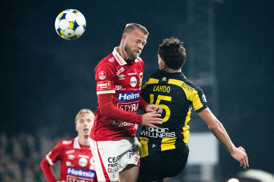 Degerfors Daniel Sundgren och Hammarbys Adrian Lahdo