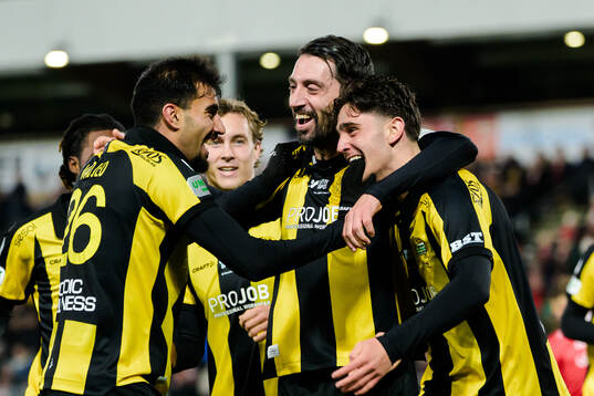 Hammarbys Nahir Besara och Adrian Lahdo jublar