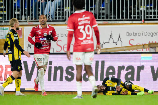 Degerfors Leon Hien och Hammarbys Okeke Obilor Denzel