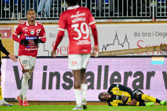 Degerfors Leon Hien och Hammarbys Okeke Obilor Denzel