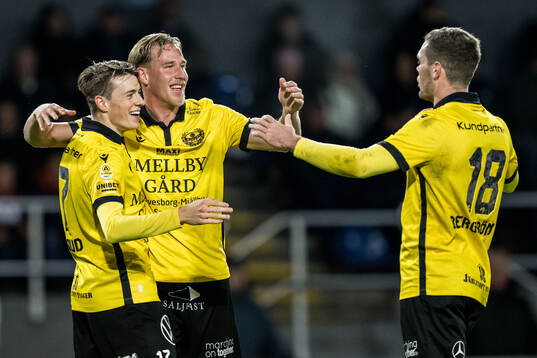 Mjällbys Elliot Stroud,  Herman Johansson och Jacob