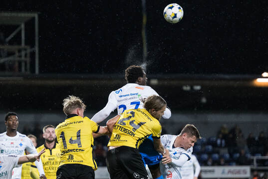 Mjällbys Herman Johansson och Tom Pettersson mot Värnamos