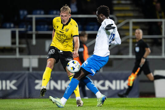 Mjällbys Herman Johansson och Värnamos Souleymane