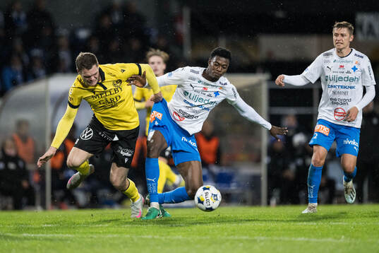 Mjällbys Jacob Bergström och Värnamos Rufai Mohammed
