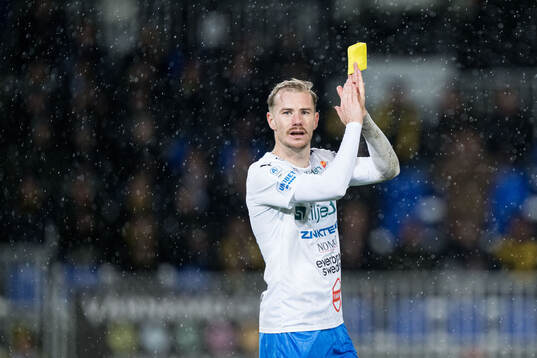 Värnamos Freddy Winsth lämnar planen