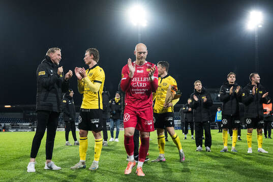 Mjällbys målvakt Alexander Lundin jublar
