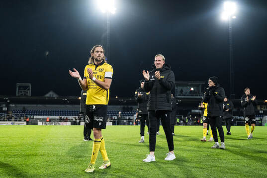 Mjällbys Tom Pettersson och Herman Johansson jublar