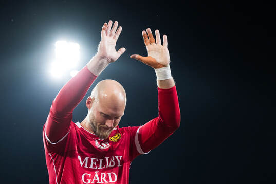 Mjällbys målvakt Alexander Lundin jublar