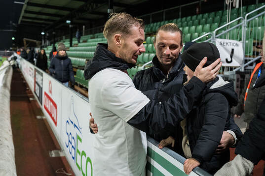 Värnamos Freddy Winsth med Elfsborgs Niklas Hult