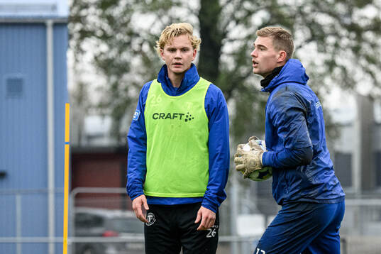 Johannes Käck och målvakt Mathias Nilsson