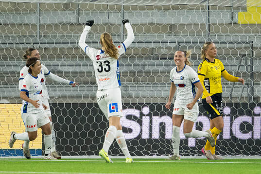 Växjö DFFs Larkin Russel jublar