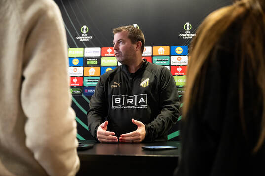 Head coach Jens Gustafsson is interviewed