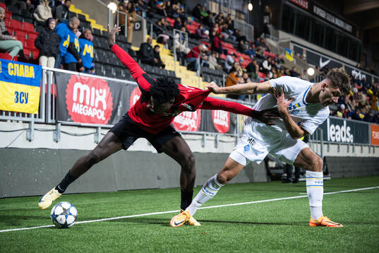 Courage Otokwefor of Brommapojkarna and Daniel Dekhtiar of