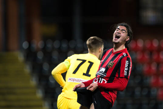 Nijat Narimanov of Brommapojkarna reacts