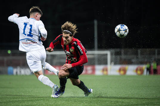 Kostiantyn Hubenko of Dynamo Kyiv and Leart Krasniqi of