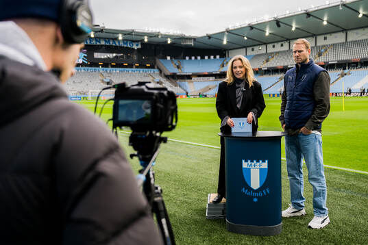Viktoria Berggren and sports director Ola Toivonen in MFF