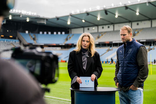 Viktoria Berggren and sports director Ola Toivonen in MFF